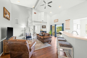 Condo in Lakefront Resort with Boat Launch and Pool!